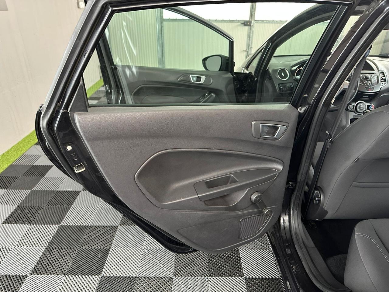 Ford Fiesta 1.5 TDCi 75CV 5 porte Titanium