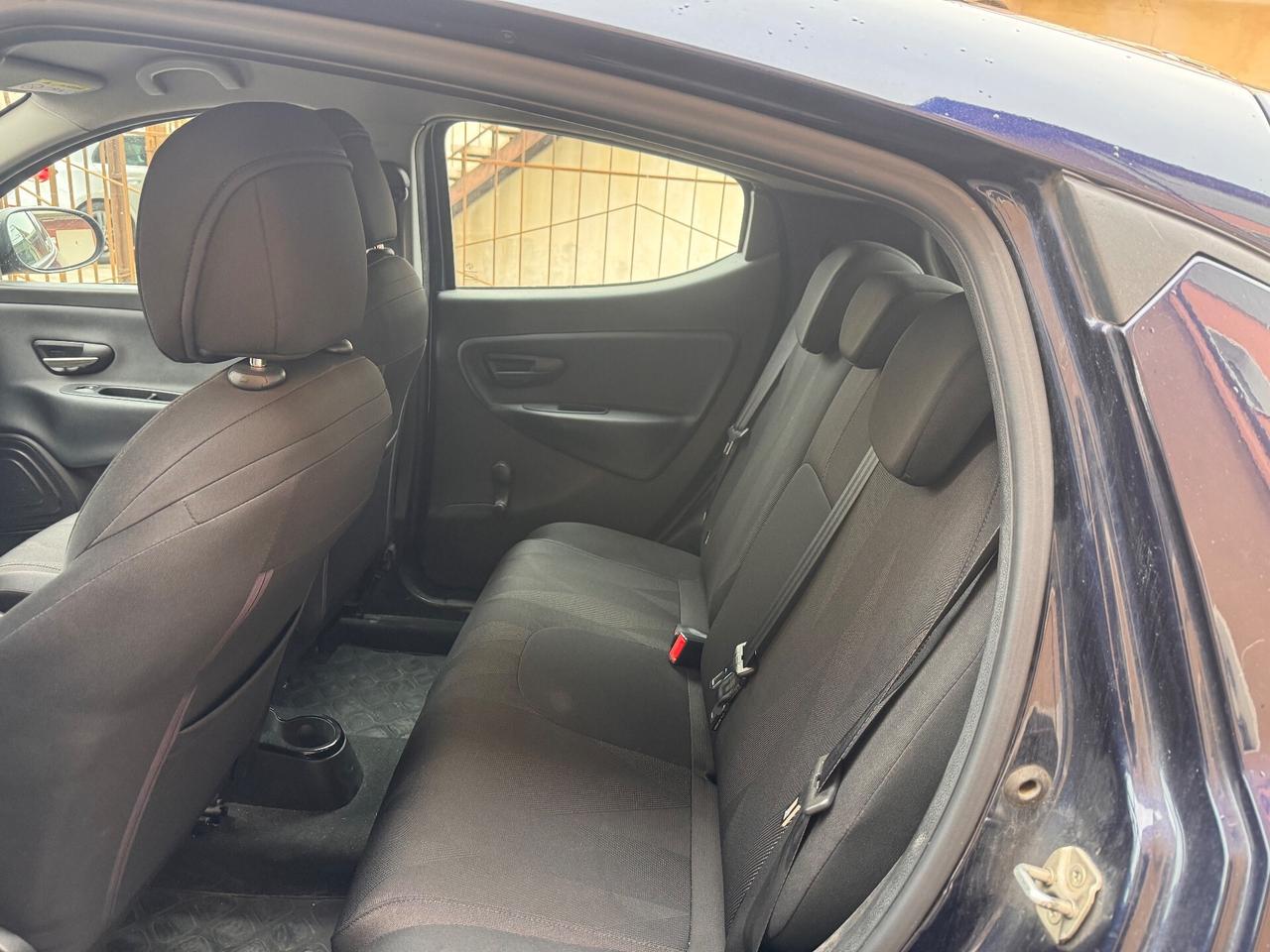 Lancia Ypsilon 1.2 69 CV 5 porte GPL Ok Neopatentati