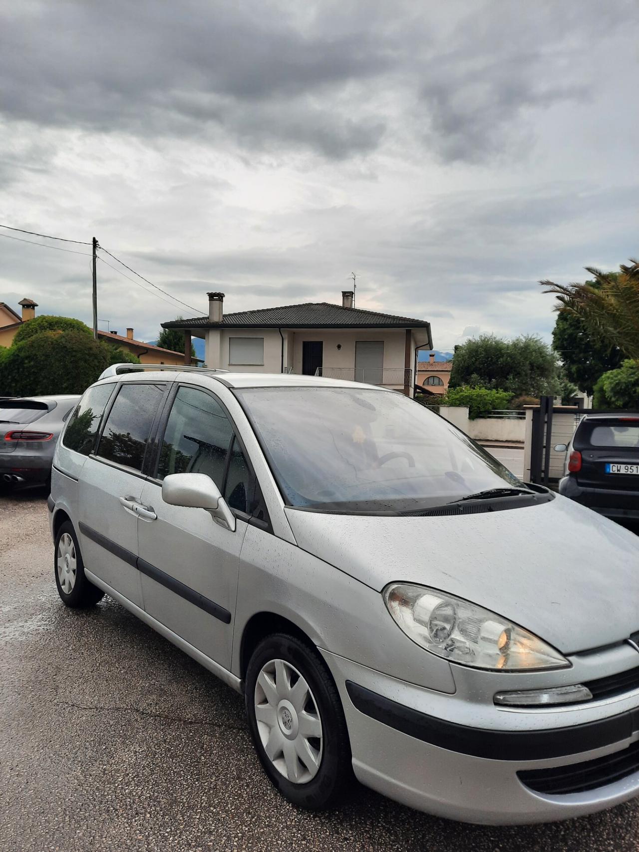 Peugeot 807 2.0 HDi FAP SV 7 POSTI