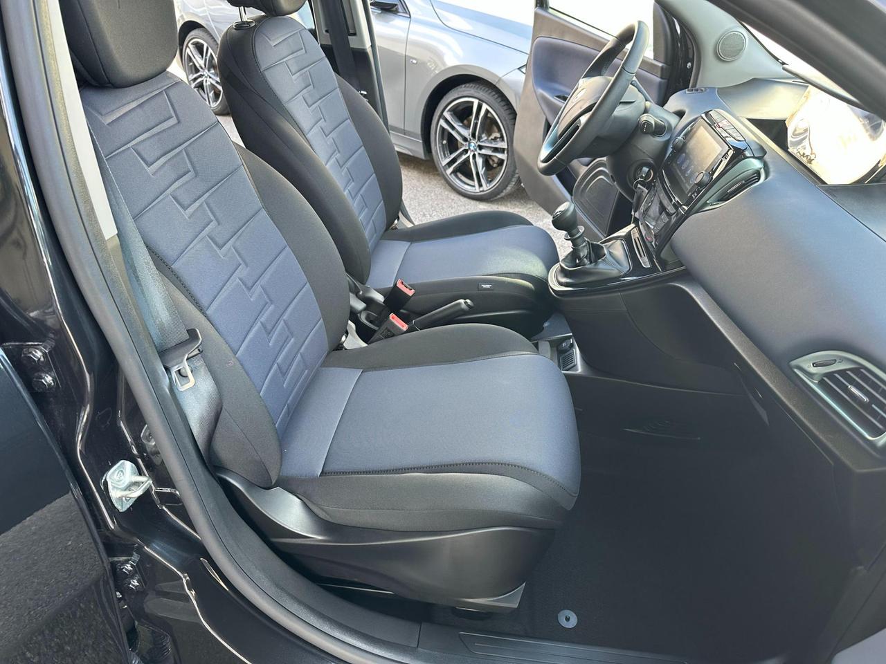 Lancia Ypsilon 1.0 firefly hybrid Platino s&s 70cv