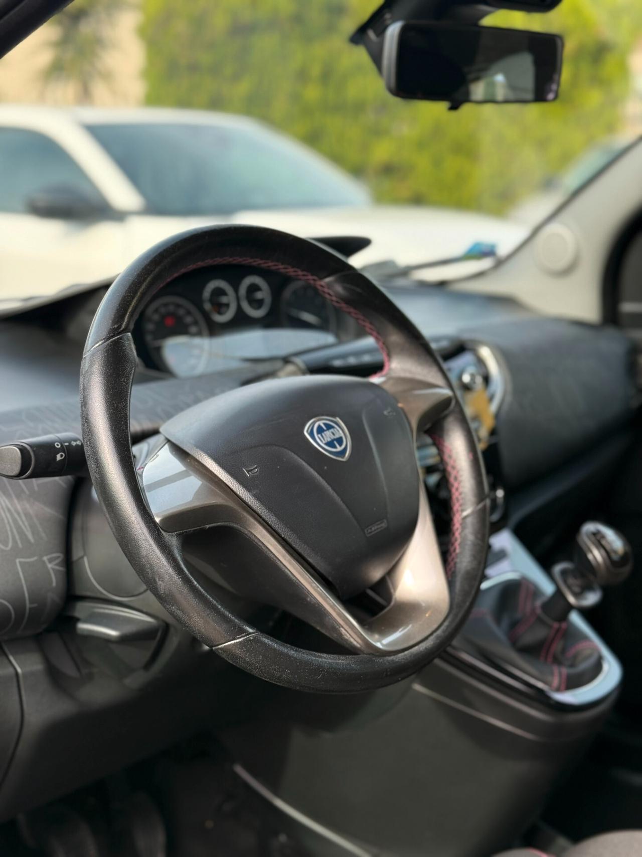 Lancia Ypsilon 1.2 69 CV 5 porte Elefantino