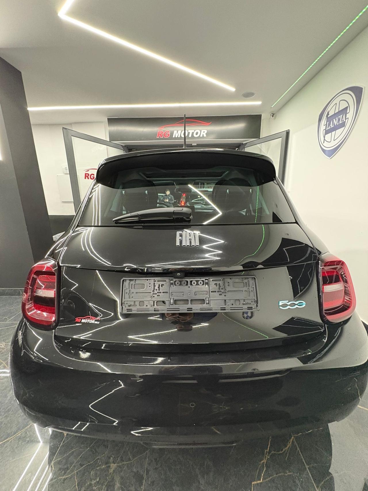 Fiat 500 500e Berlina 42 kWh La Prima