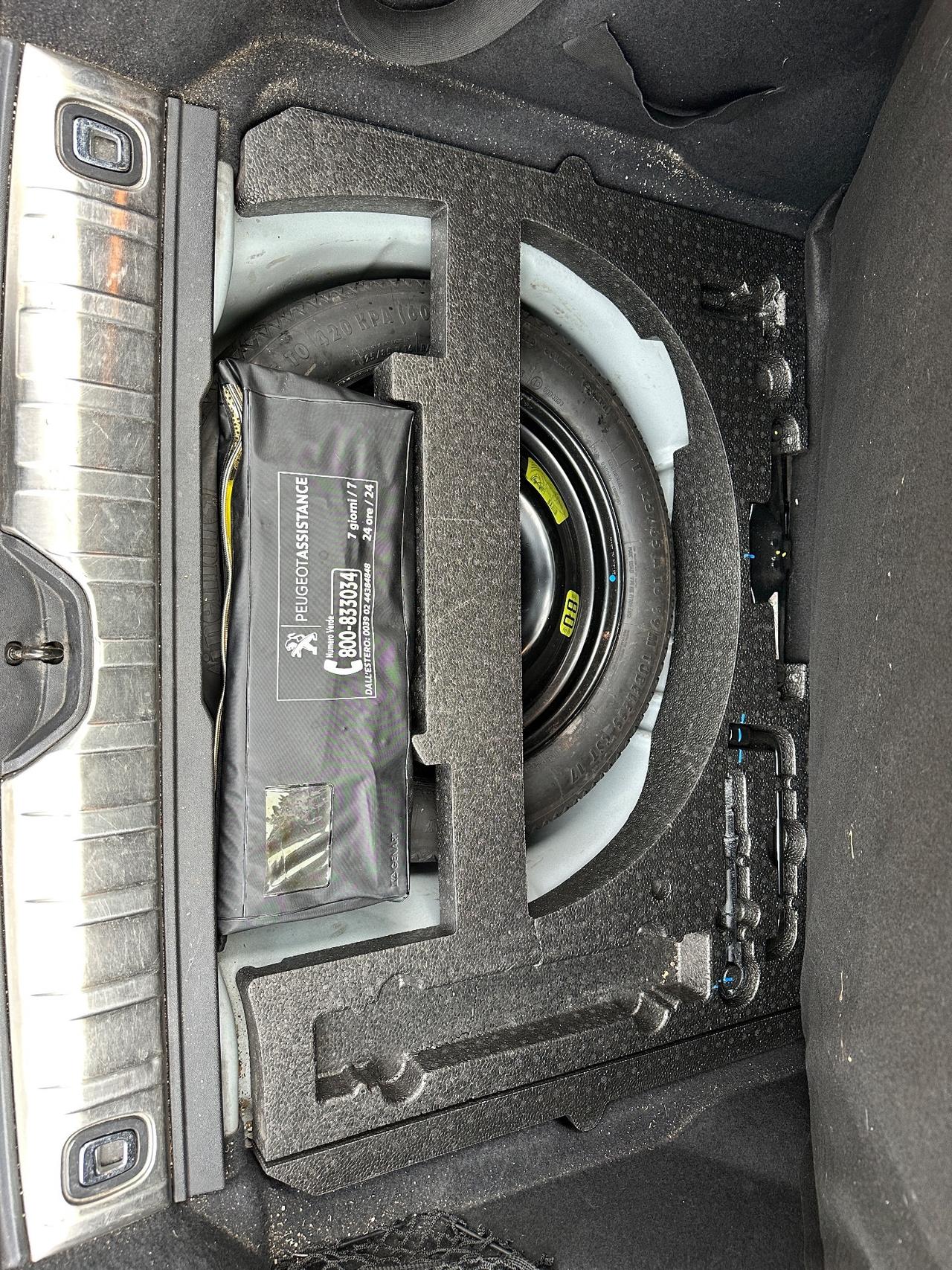 Peugeot 2008 BlueHDi 120 S&S Black Matt