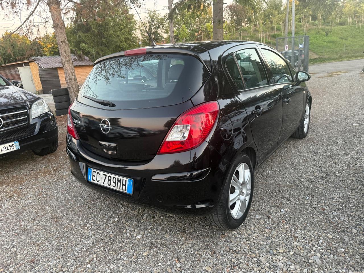 Opel Corsa 1.4 16V 5 porte Cosmo
