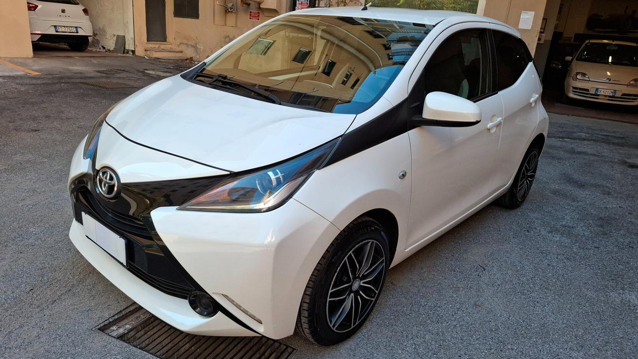 Toyota Aygo 1.0 VVT-i 69 CV 5 porte x-clusiv