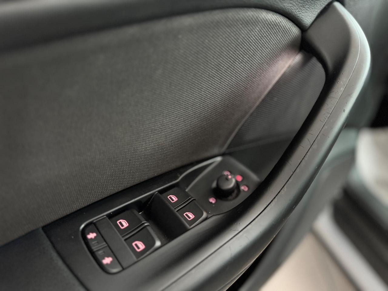 Audi Q3 2.0 TDI 120 CV Design NAVI LED EURO6