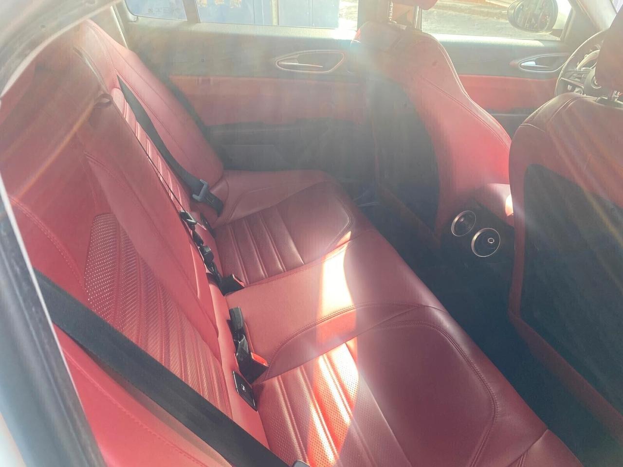 Alfa Romeo Giulia 2.2 Turbodiesel 210 CV AT8 AWD Q4 Veloce