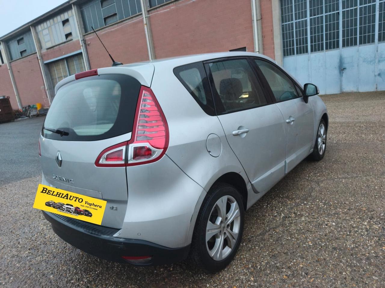 Renault Scenic 2012---1.5 Diesel