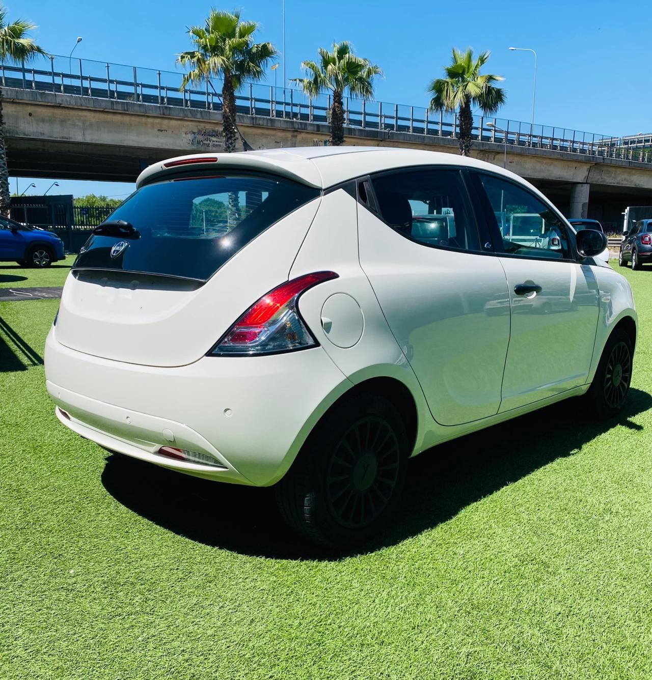 Lancia Ypsilon 1.2 69 CV 5 porte Elefantino Blu