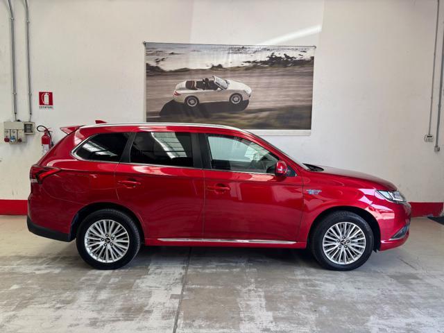 MITSUBISHI Outlander 2.4 MIVEC 4WD PHEV Instyle