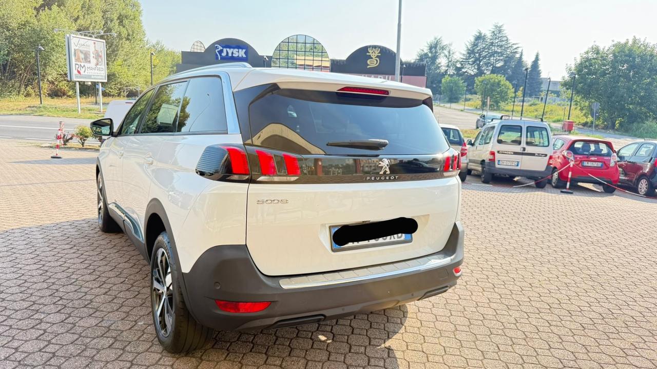 PEUGOET 5008 7 POSTI 2023
