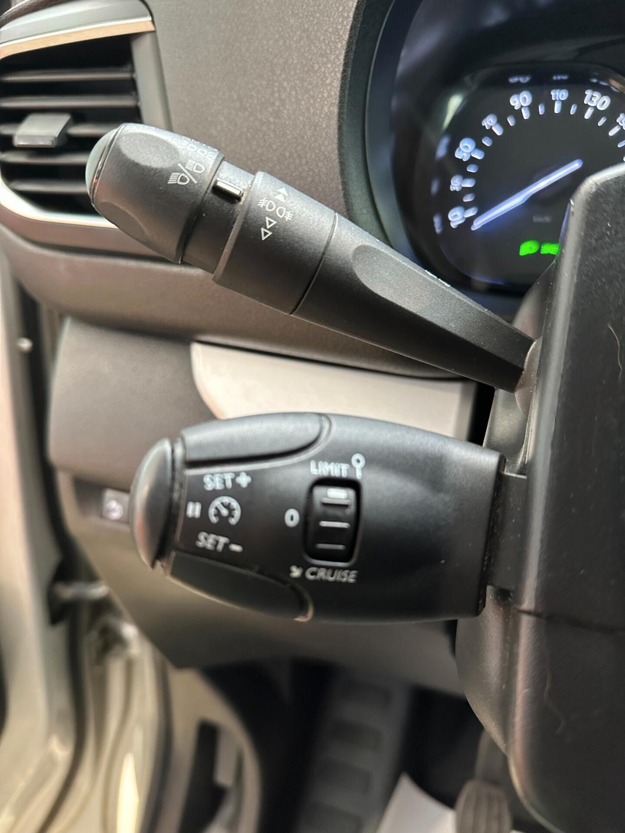 Peugeot Traveller L3 PASSO LUNGO - 9 POSTI