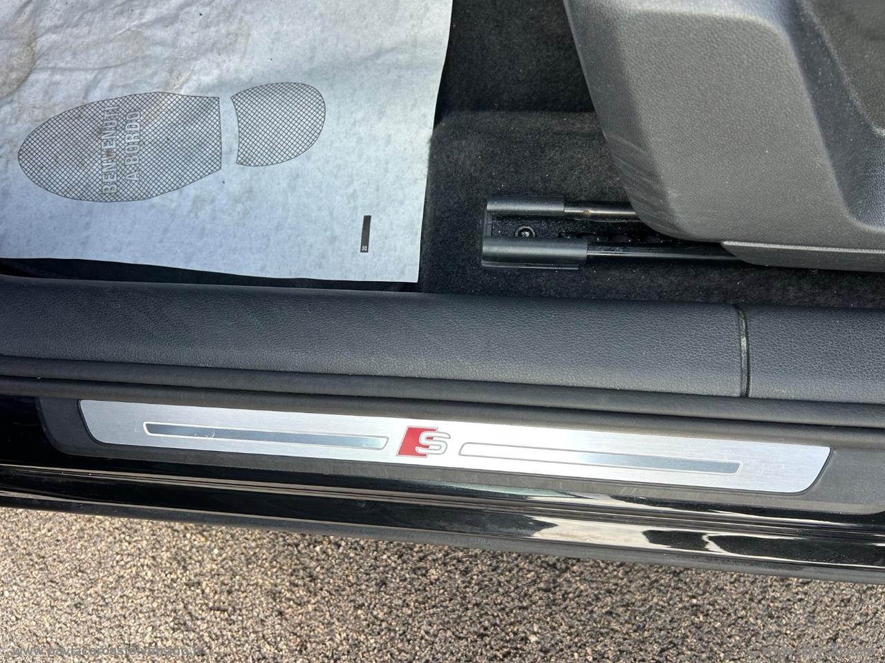 AUDI Q2 35 TFSI S tronic Identity Black