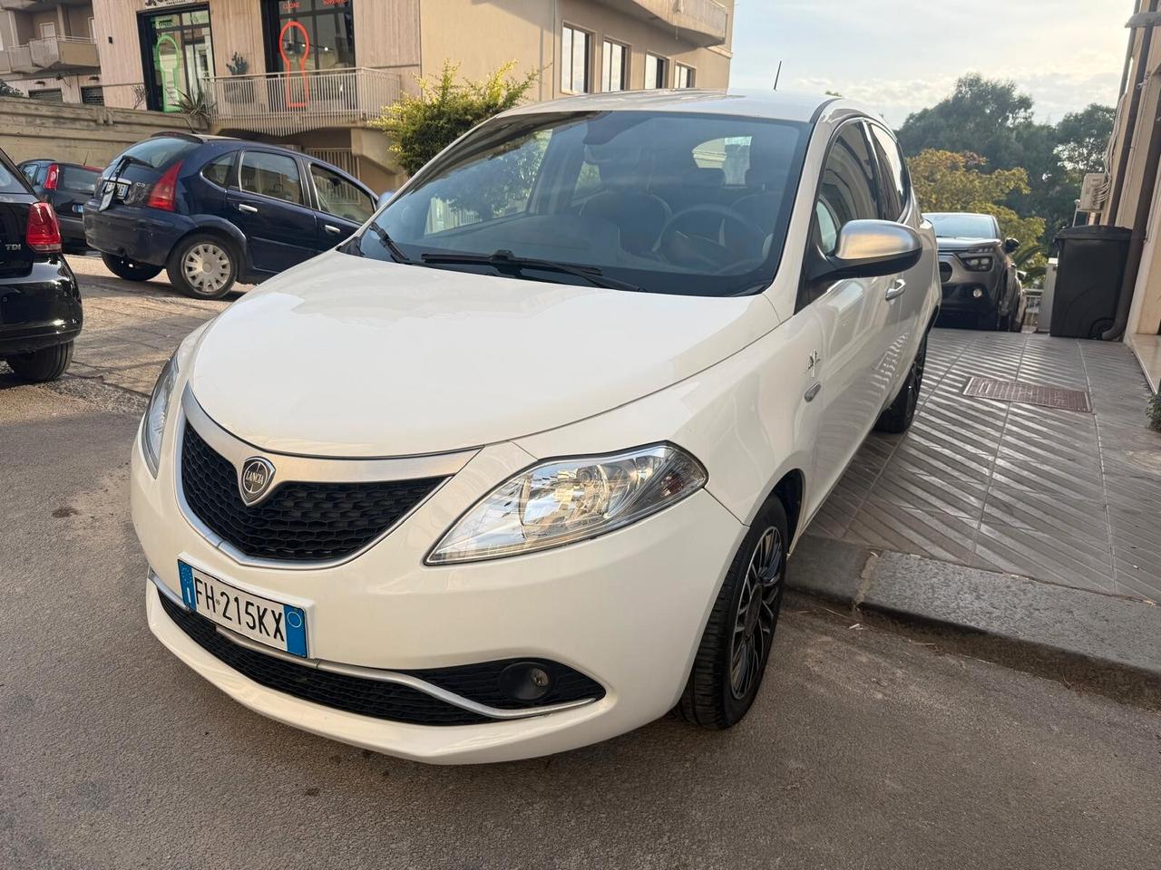 Lancia Ypsilon 1.2 69 CV 5 porte Gold