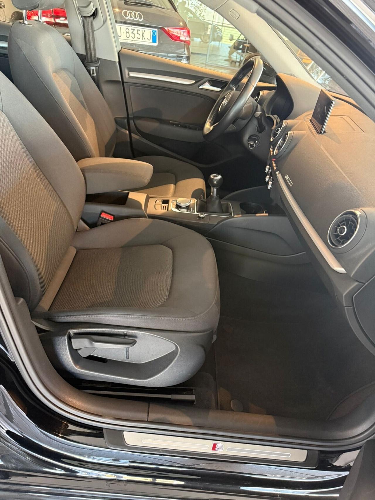 Audi Q3 35 TDI S tronic Business