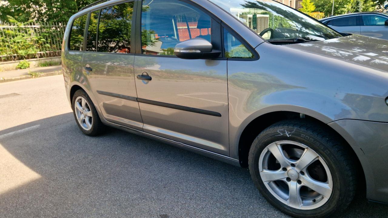 Volkswagen Touran 1.6 Conceptline Bifuel G