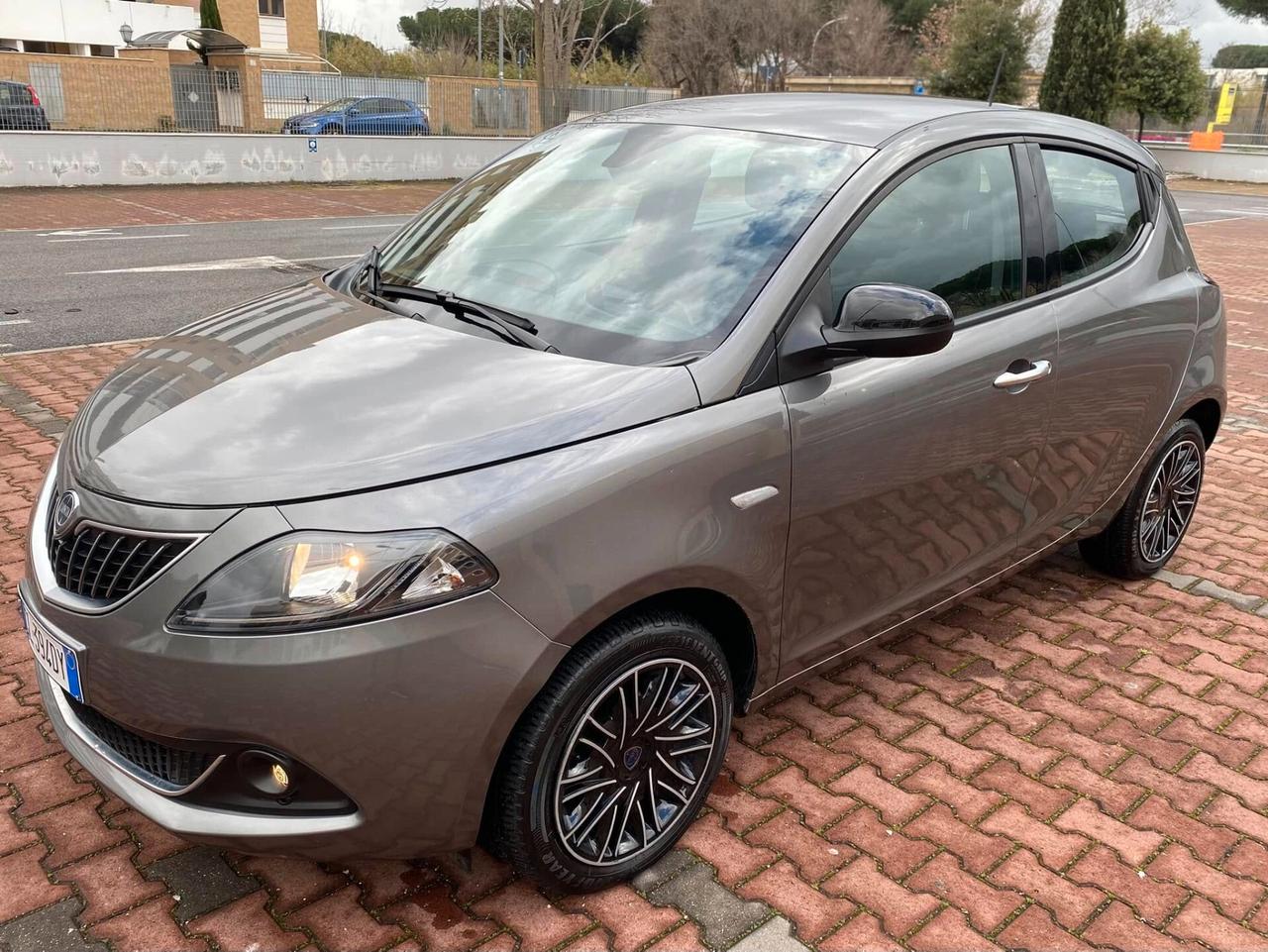 LANCIA YPSILON HYBRID GOLD ANCHE SENZA FINANZIAMENTO