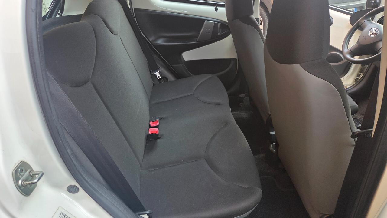 Toyota Aygo 1.0 12V VVT-i 5 porte Lounge Connect unico proprietario