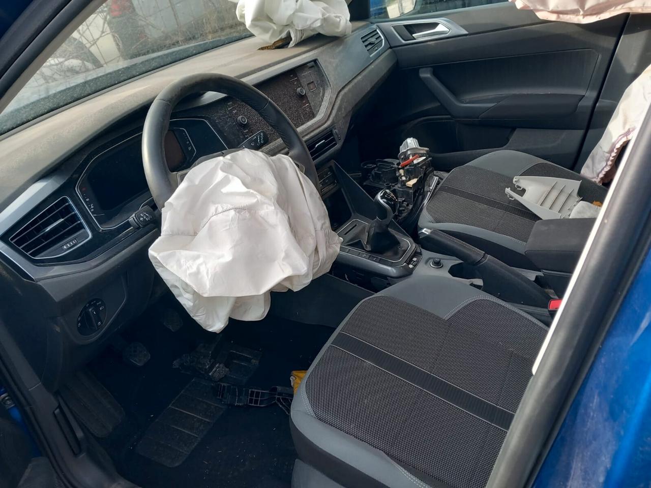 Volkswagen Polo 1.0 TSI Life SINISTRATA