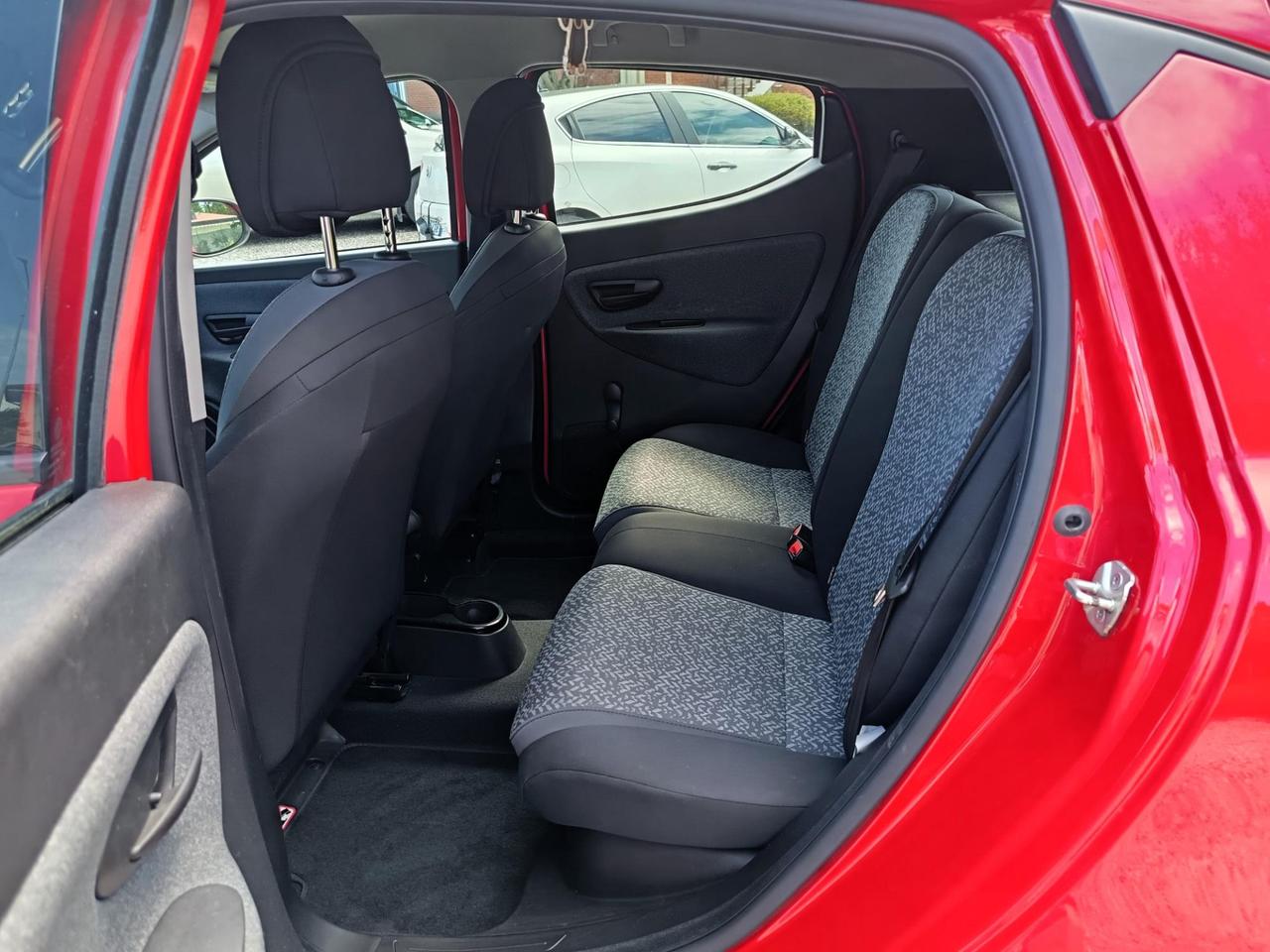 Lancia Ypsilon 1.0 firefly hybrid Ecochic hybrid