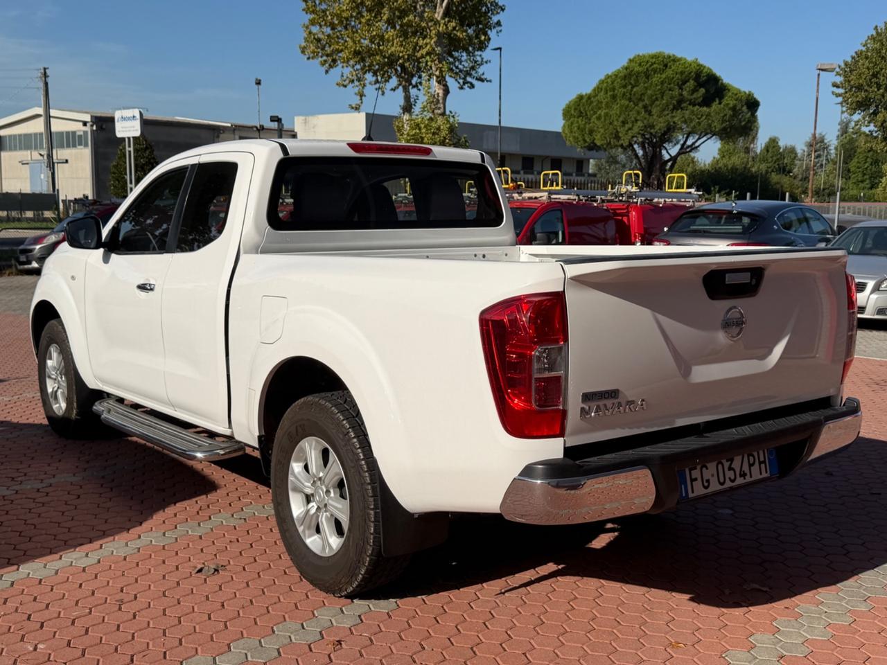 Nissan Navara 2.3 dCi 2WD King Cab Visia