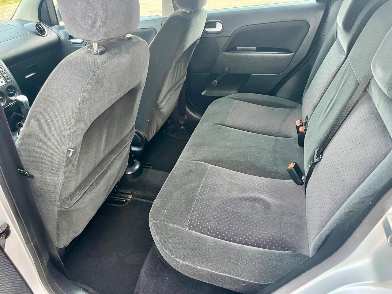 Ford Fiesta 1.2benz 2004 104.000km per neopatentati