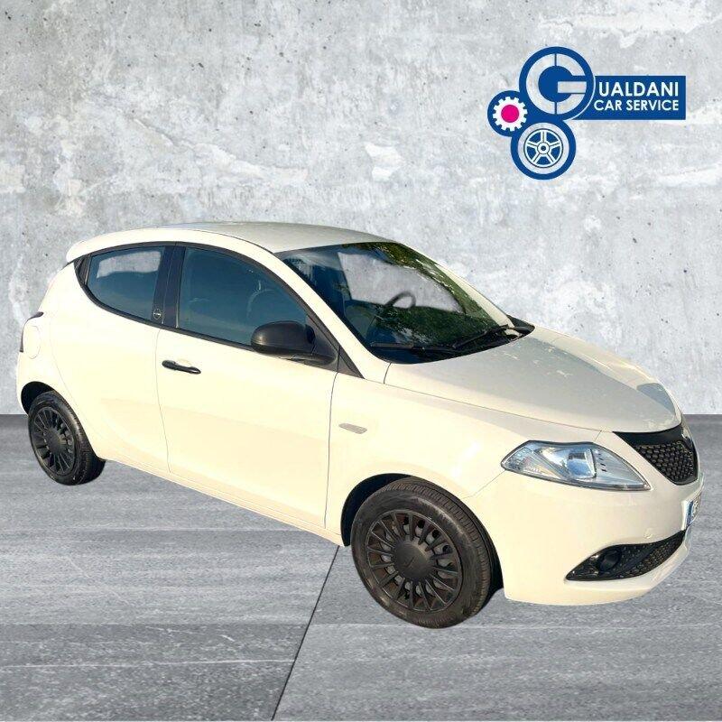 Lancia Ypsilon Ypsilon 1.0 FireFly 5 porte S&S Hybrid Ecochic Silver