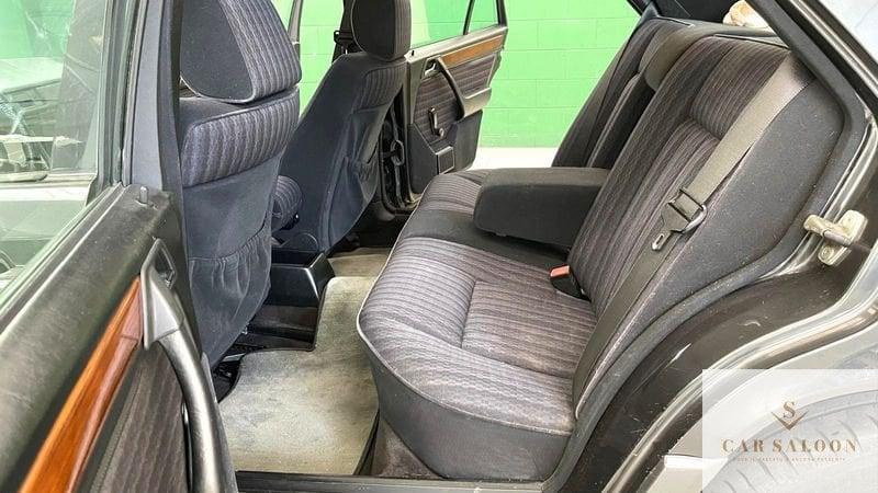 Mercedes-Benz Serie 200-320 200 E