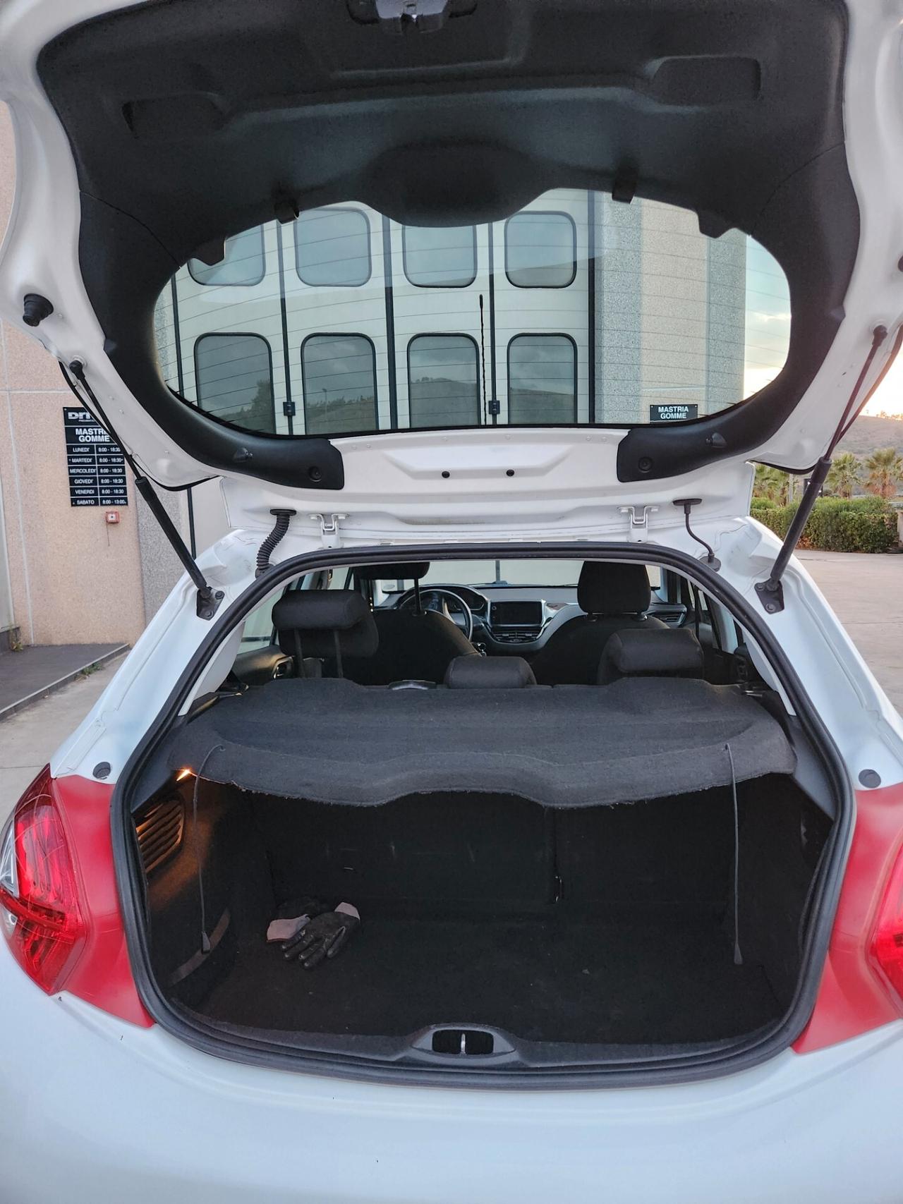 Peugeot 208 1.4 HDi 68 CV 5 porte Allure