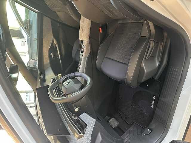 Peugeot e-3008 motore elettrico (73kWh) 210 CV Allure