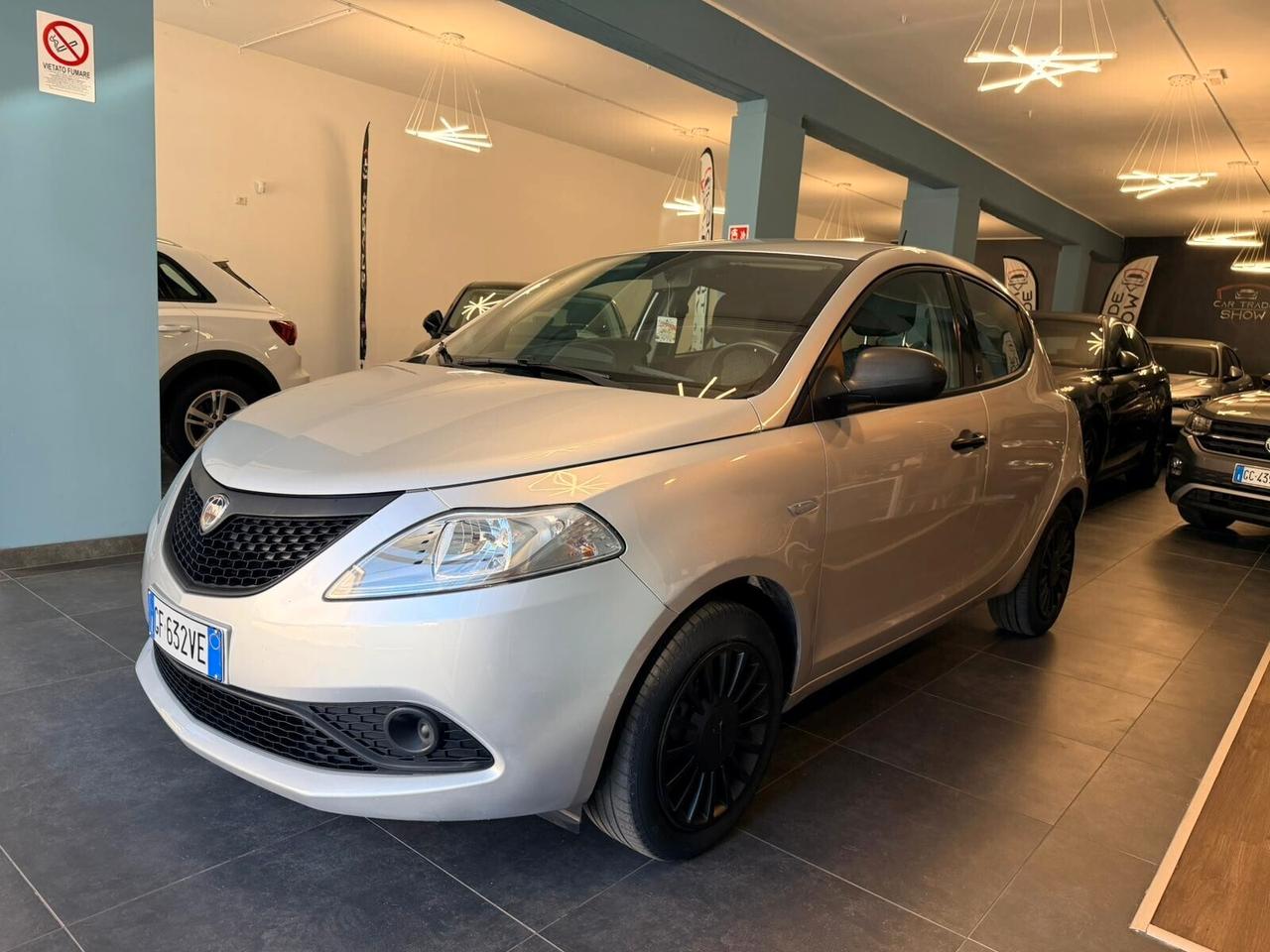Lancia Ypsilon 1.0 FireFly 5 porte S&S Hybrid Ecochic Silver
