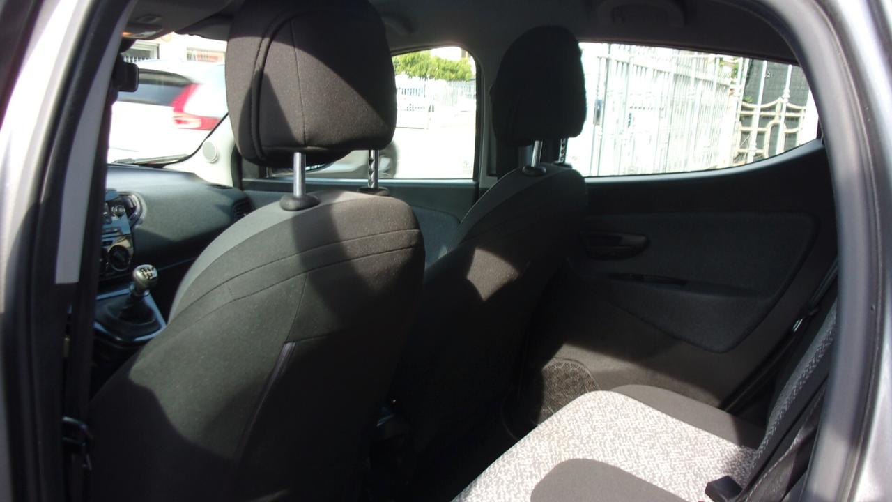 Lancia Ypsilon 1.0 FireFly 5 porte S&S Hybrid Ecochic Gold