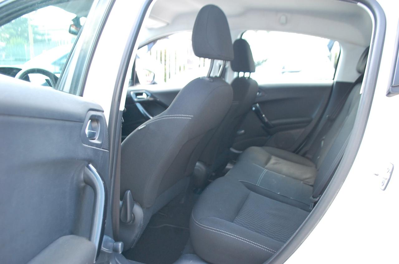 Peugeot 208 5p 1.2 puretech Active gpl 82CV Uff Italy USB