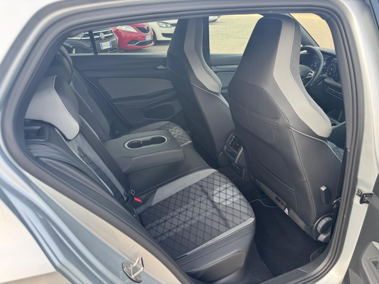 VOLKSWAGEN GOLF 8 R-LINE DSG 1.5 eTSI 150 CV EVO ACT