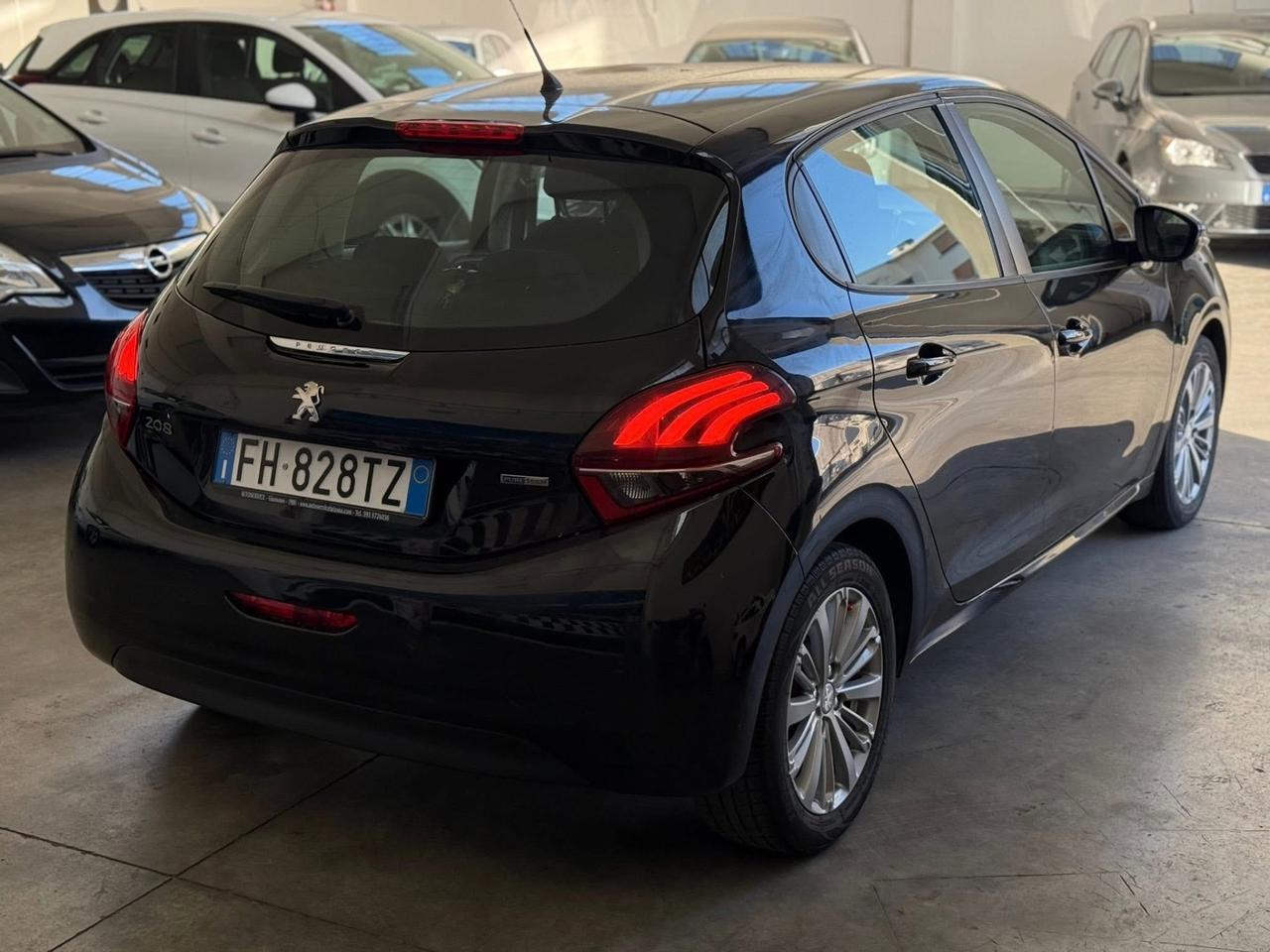 Peugeot 208 82CV 5 porte NEOPATENTATI