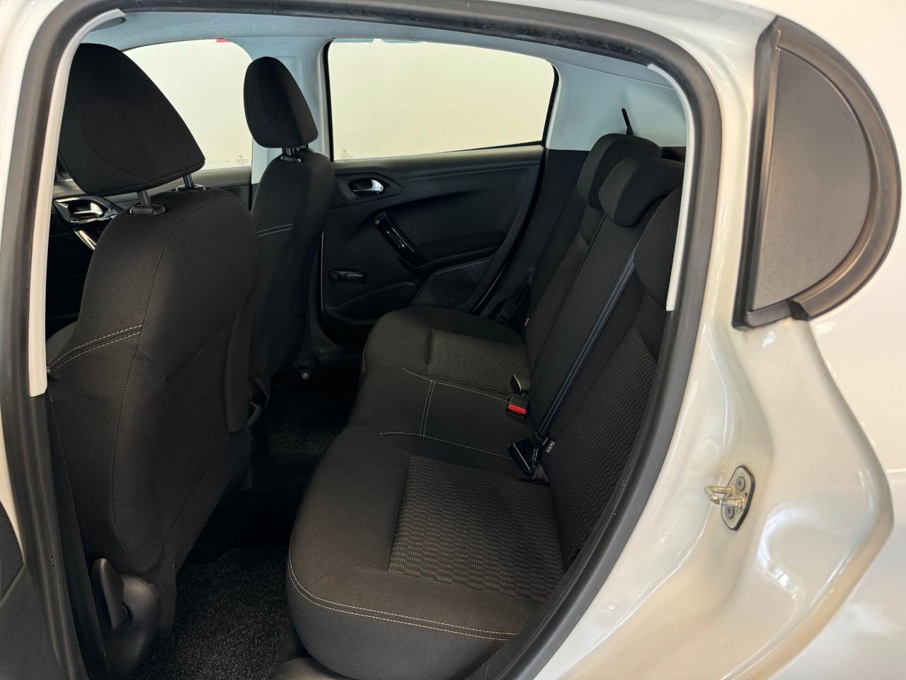 Peugeot 208 PureTech 82 5 porte Active NEOPATENTATI UNIPROP.