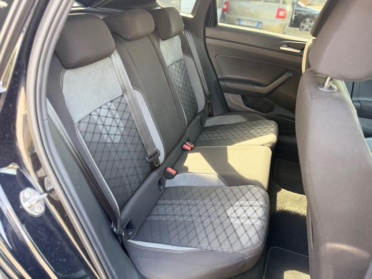 Volkswagen Taigo R Line 1.0 TSI #12036