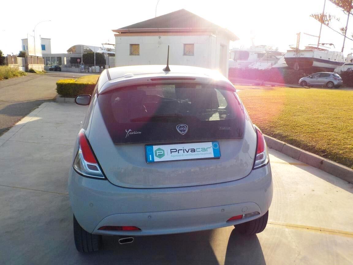 Lancia Ypsilon 1.0 FireFly 5 porte S&S Hybrid Ecochic Gold