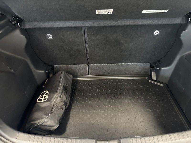 Toyota Yaris Hybrid Lounge MY22