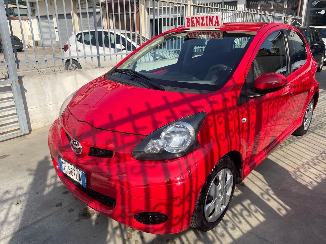 Toyota Aygo 1.0 12V VVT-i 5 porte Sol