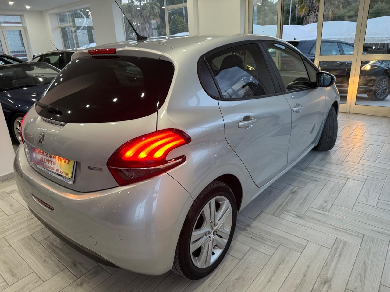 Peugeot 208 1.2 VTI 82 5P Allure STYLE+NAVI/LED2017