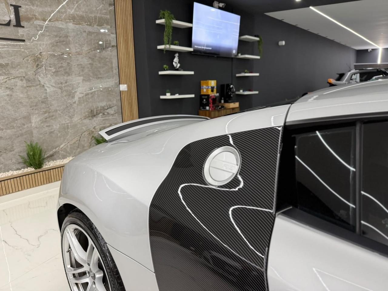Audi R8 4.2 V8 FSI quattro R tronic