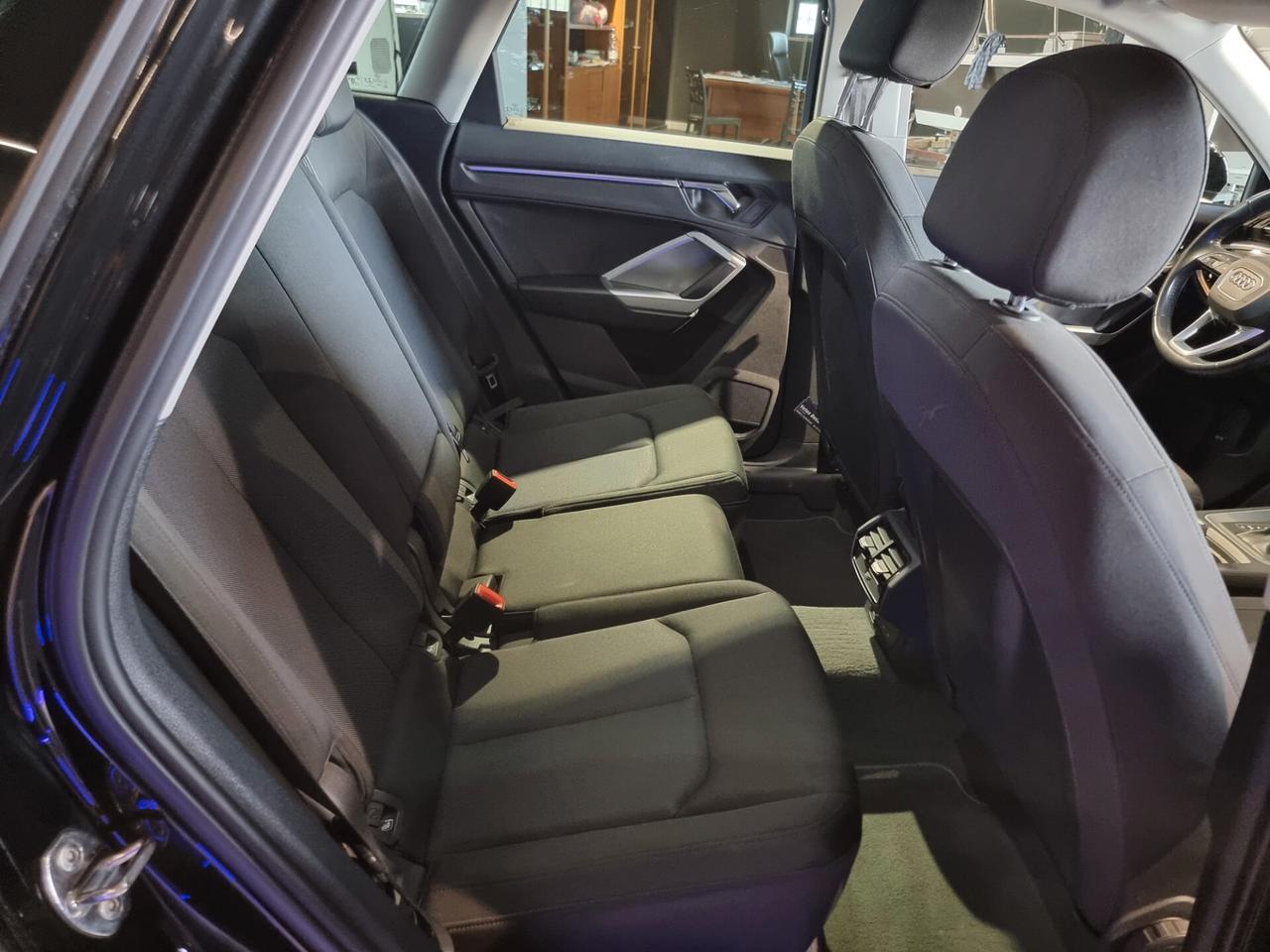 AUDI Q3 35 TDI S tronic Business • Virtual Cockpit • LED • Navi • Euro 6