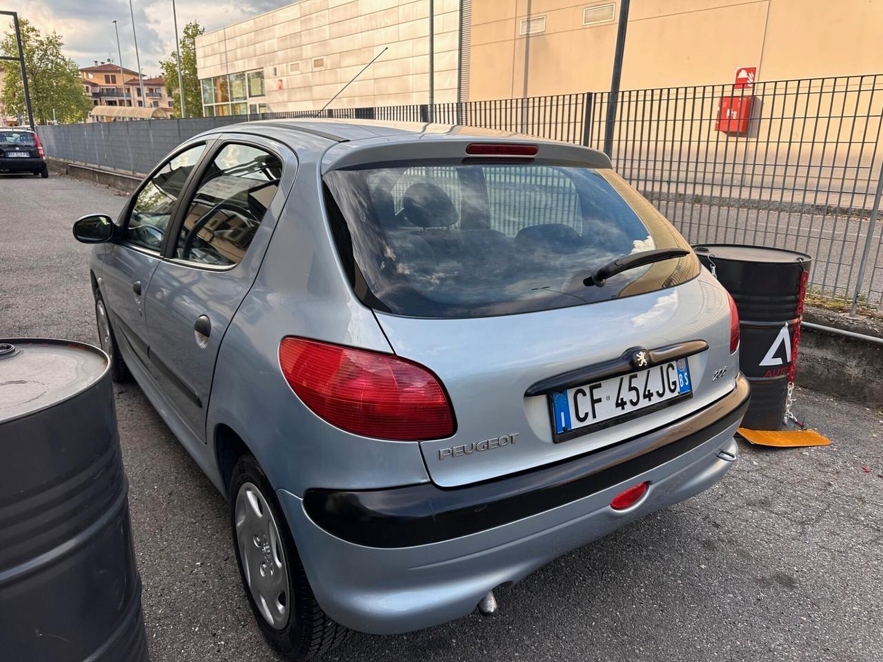 PEUGEOT 206 1.4 BENZINA (ADATTA NEOPATENTATI)