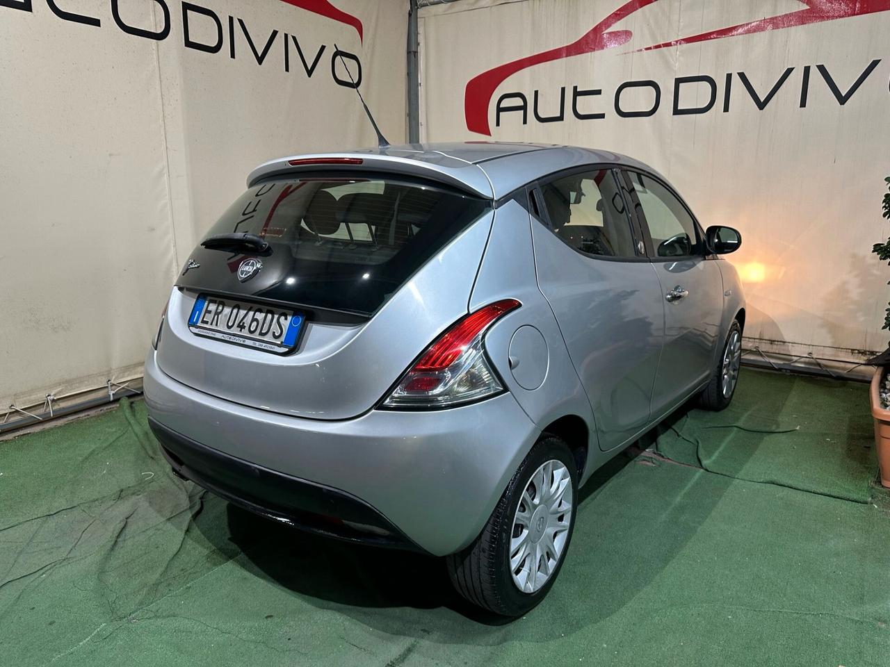 Lancia Ypsilon 1.2 69 CV 5 porte GPL Ecochic Silver