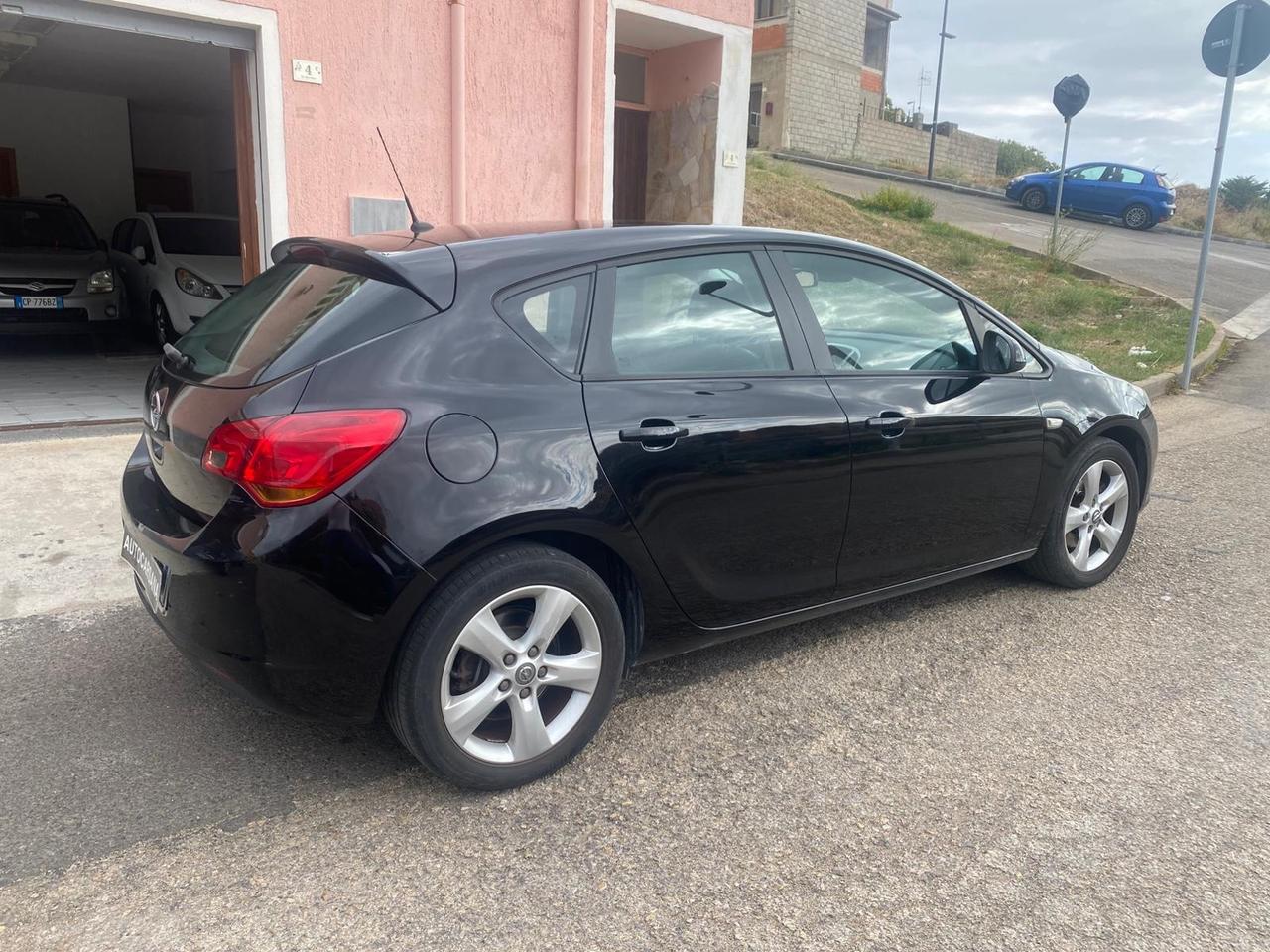 OPEL ASTRA 1.7 CDTI MOLTO BELLA CONDIZIONI DA VETRINA