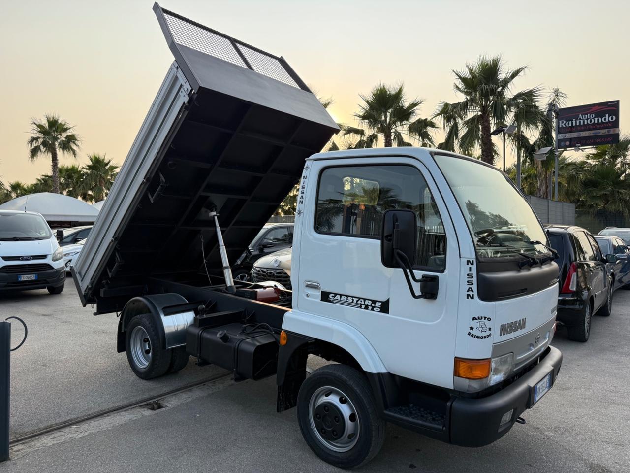 Nissan Cabstar 110 ribaltabile trilaterale