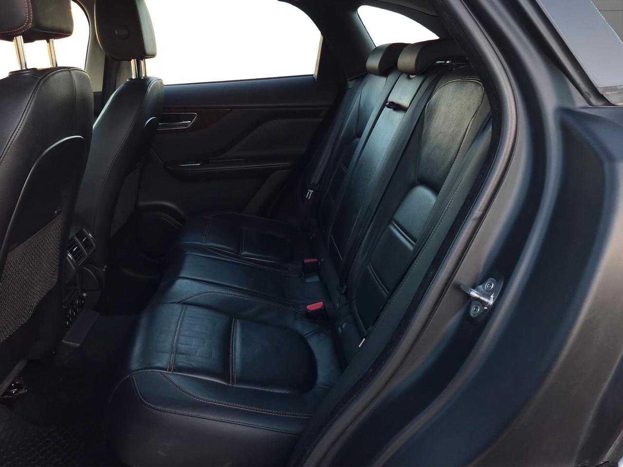 Jaguar F-Pace 2.0 D 180 CV AWD aut. Prestige