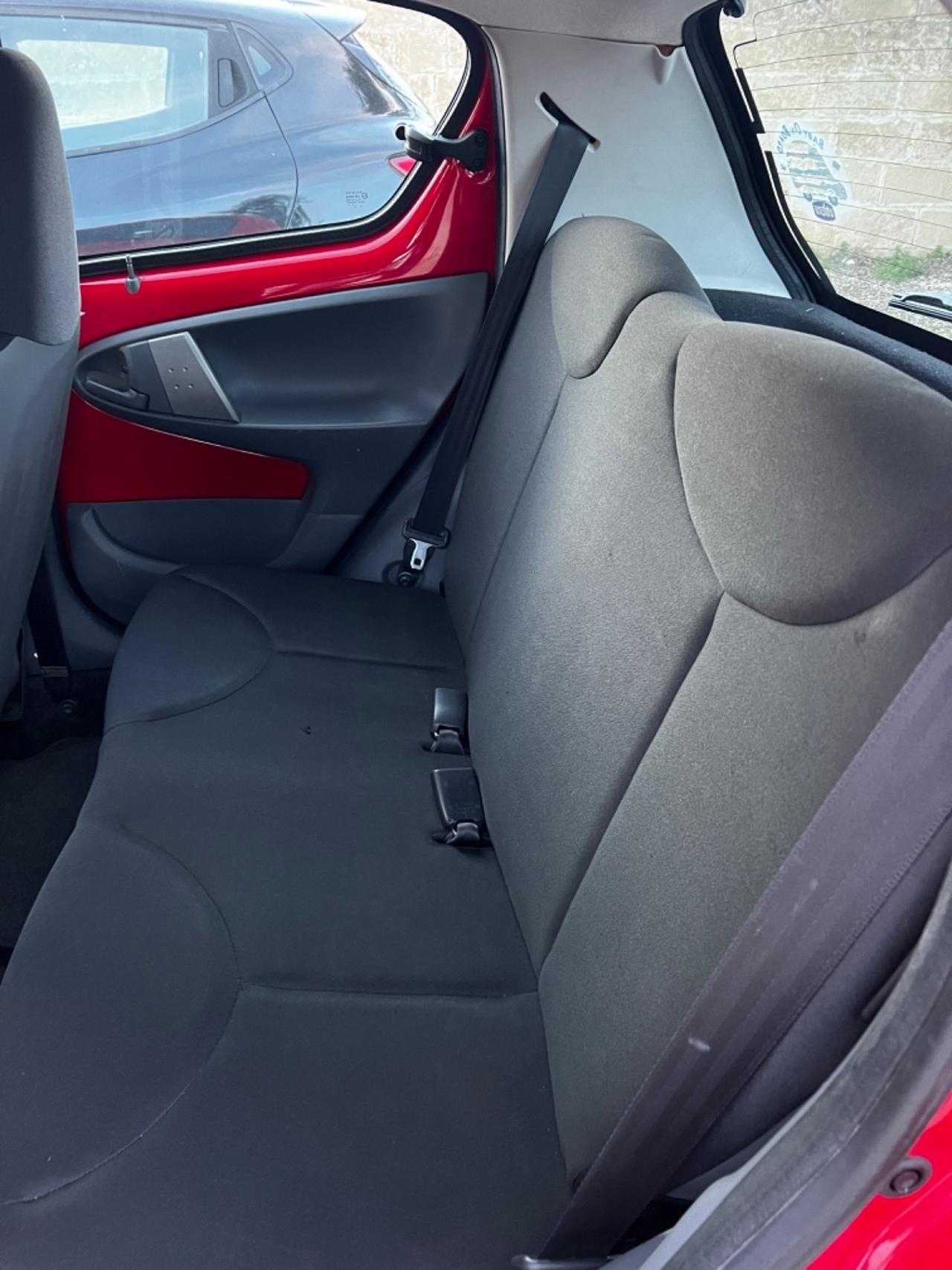 Toyota Aygo 1.0 12V VVT-i 5 porte Sol Connect soli 120000 km ufficiali !!!