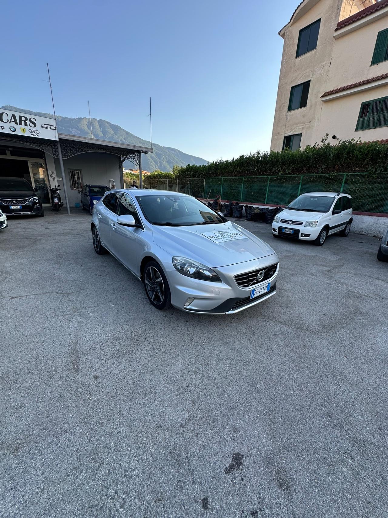 Volvo V40 D4 R-design Momentum